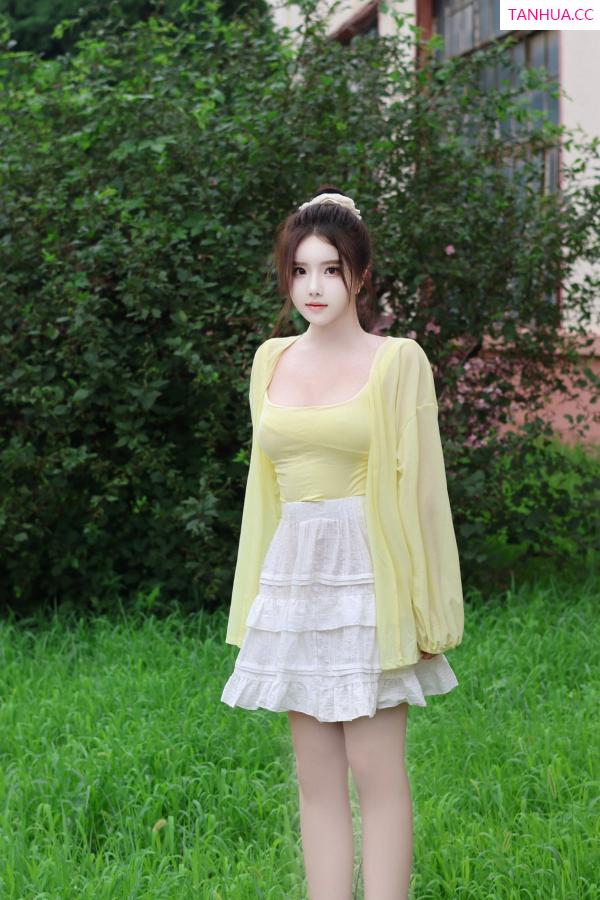   [XiuRen]高清写真图 2024.08.16 No.9024 小薯条nienie 美乳性感第22张图片
